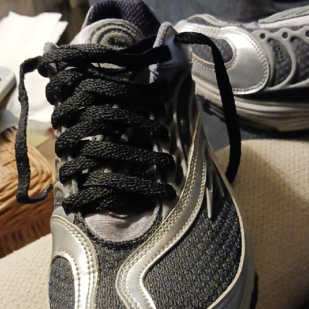 Nike Men's Black and Silver Athletic Shoes
